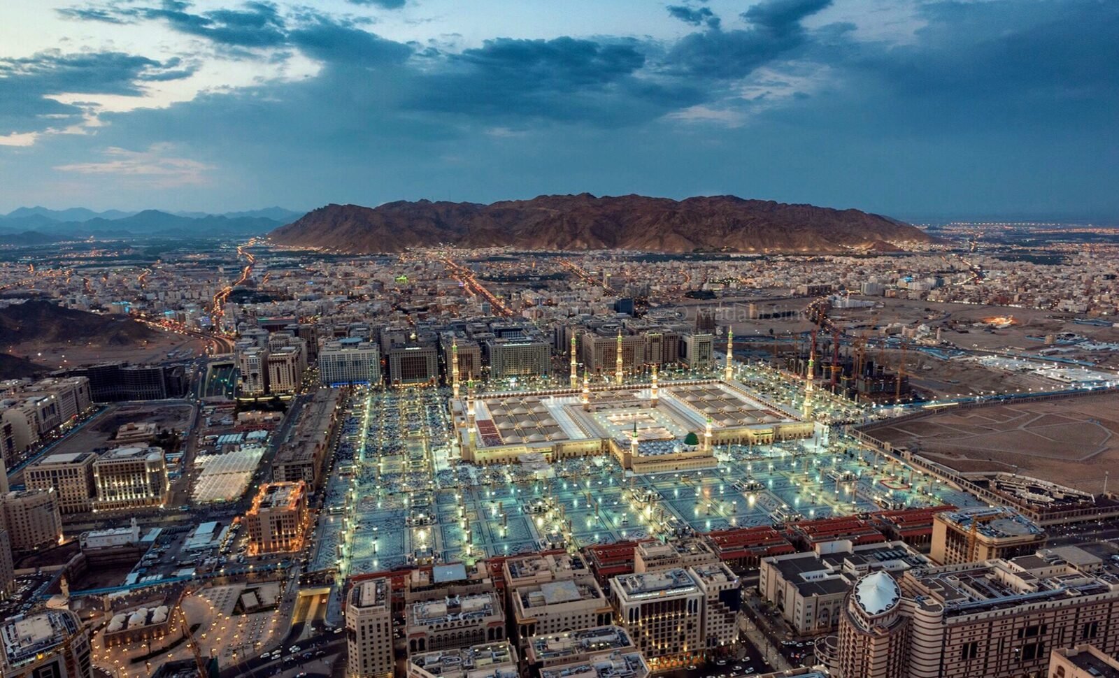 Central Madinah and Masjid an-Nabawi